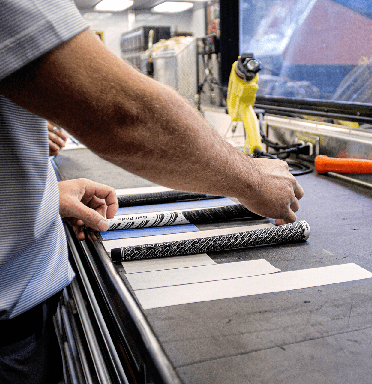man sizing tape for golf pride grips