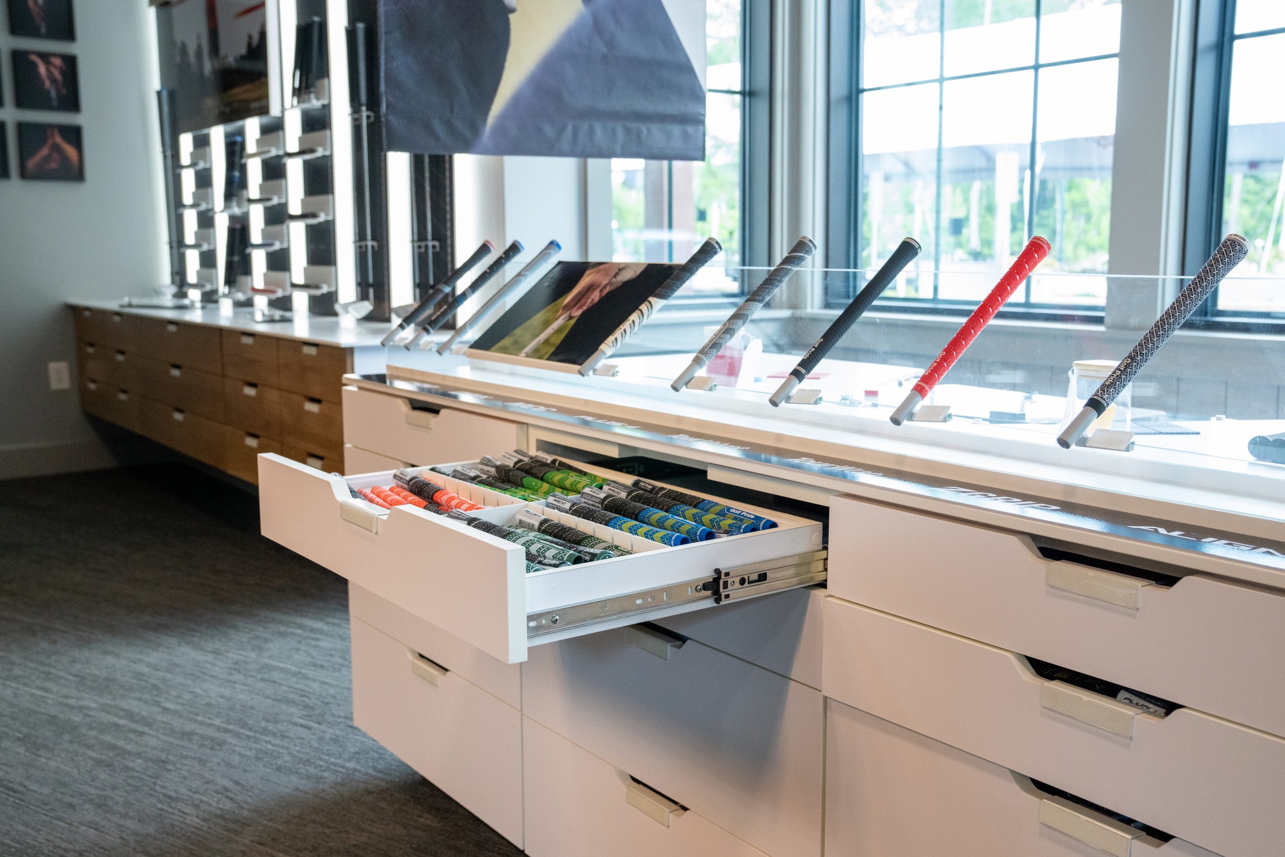 Grip drawer in the retail lab